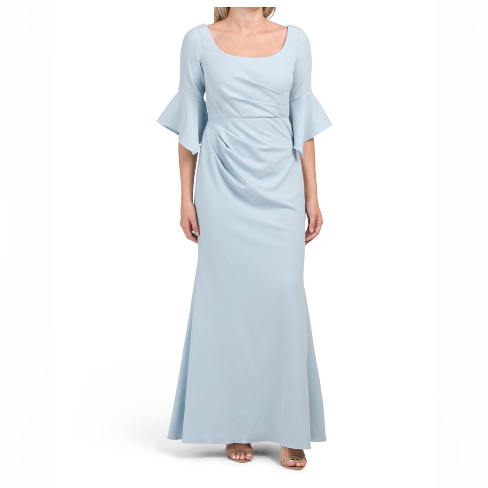 ADRIANNA PAPELL
Three-Ouarter Flutter Sleeve Gown